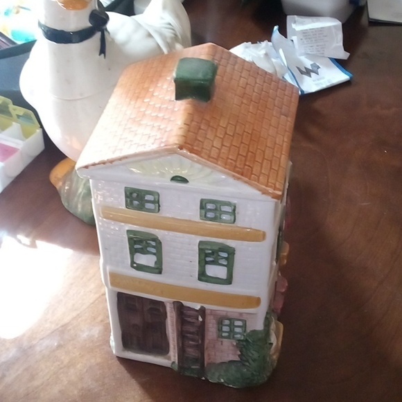 Vintage Ceramic Village Three Story Building Cookie Jar - Picture 4 of 4